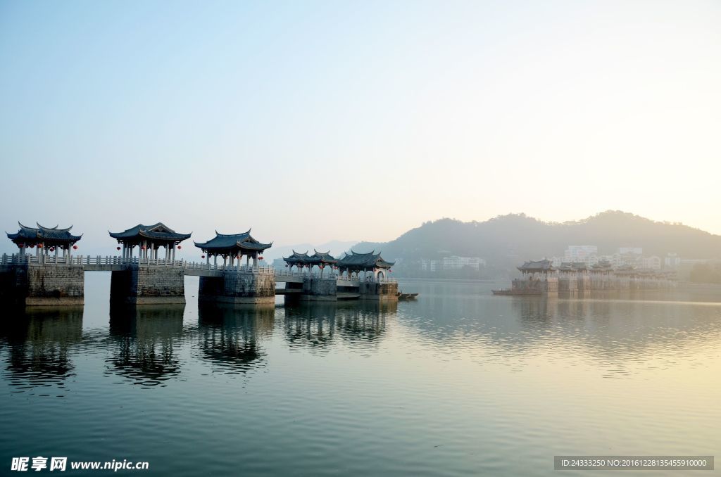 小桥湖畔