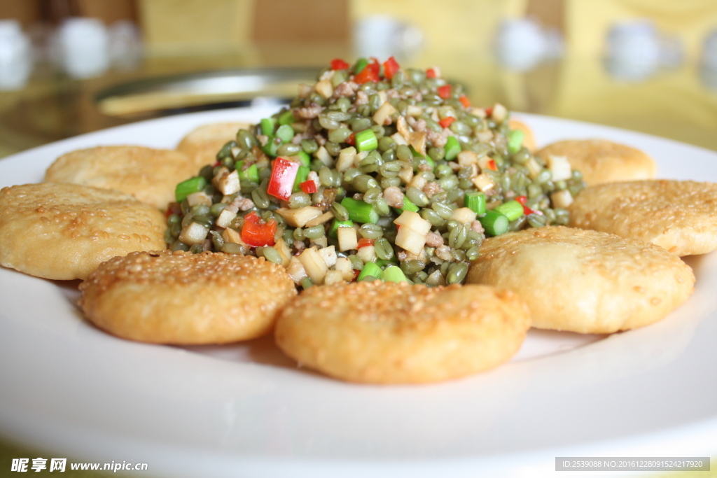 青麦仁芝麻饼