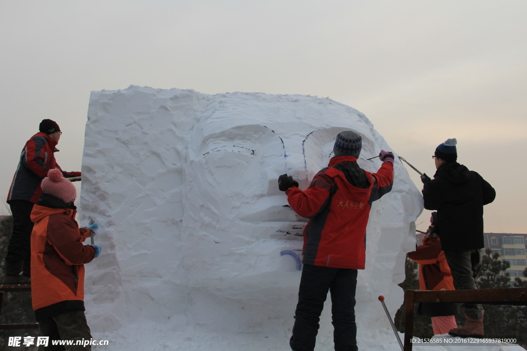 制作雪雕