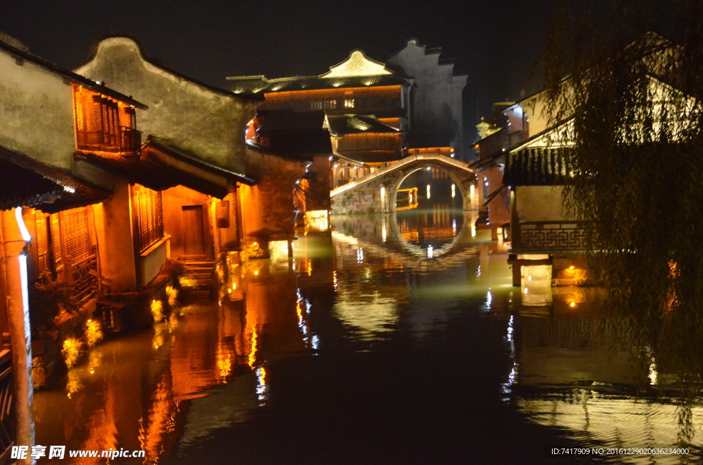 水乡夜景