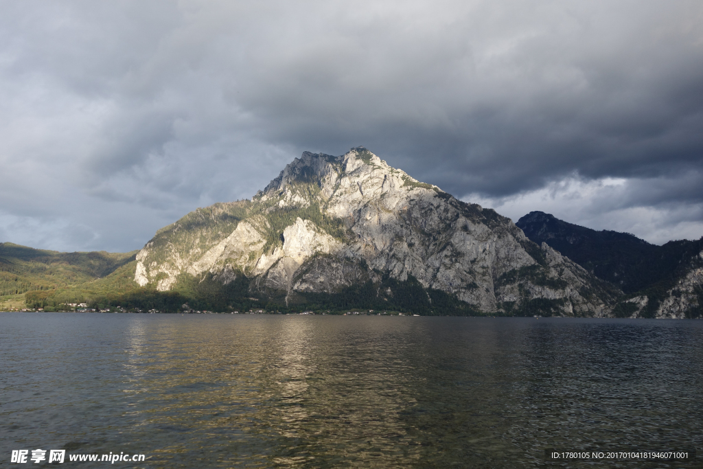 特劳恩湖风景