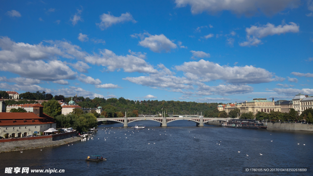 布拉格伏尔塔瓦尔河风景