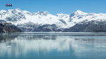 雪山下平静的湖泊流水视频背景