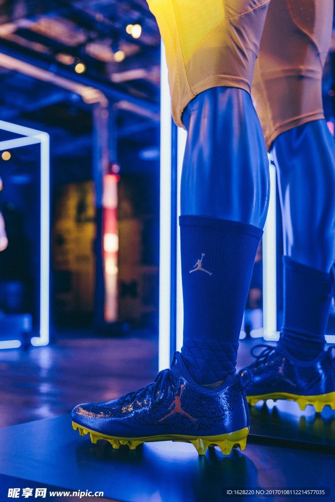 NIKE飞人乔丹橄榄球鞋