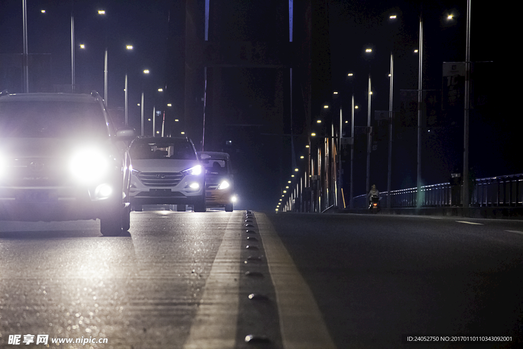 长江大桥夜景道路灯光流光摄影