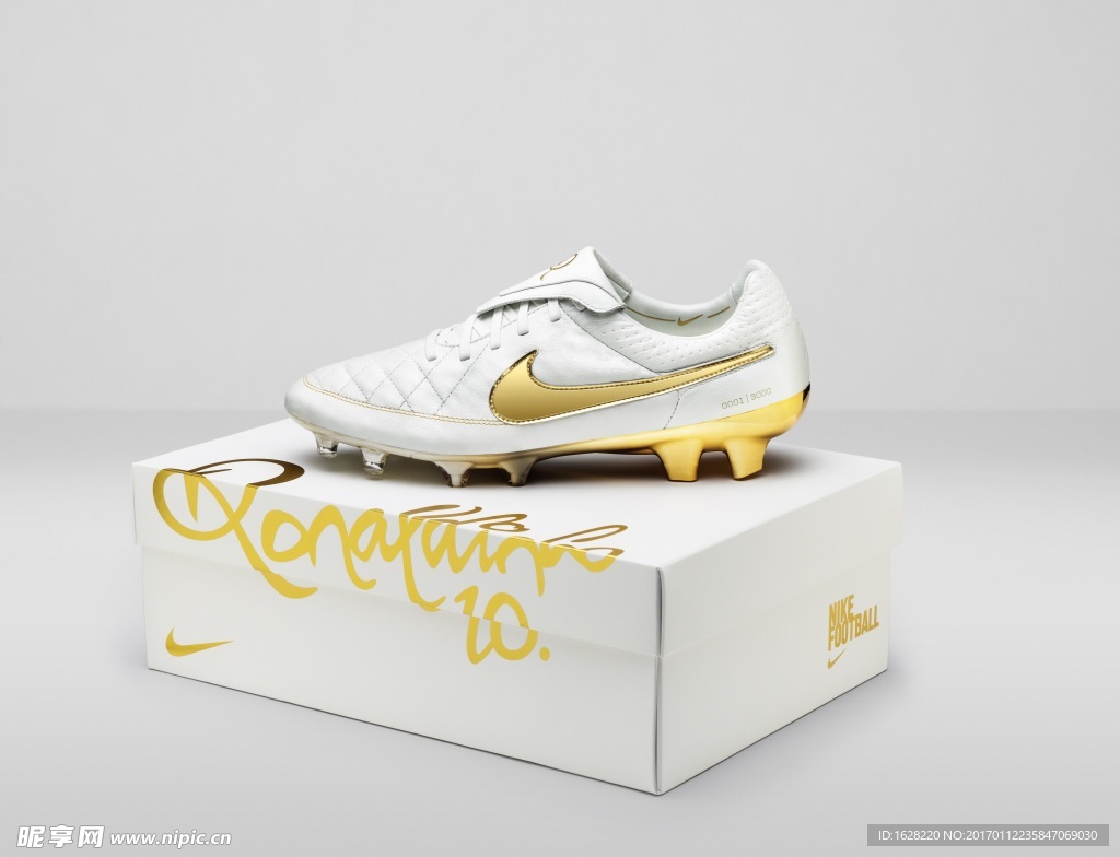 NIKE顶级足球鞋宣传广告