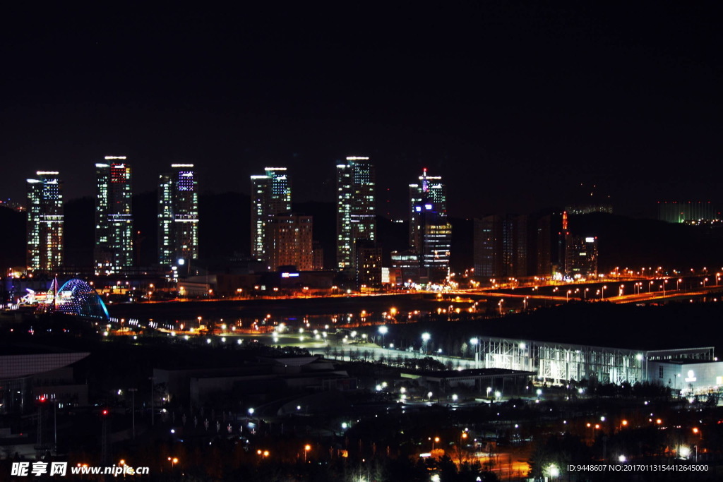 现代城市灯光夜景图片