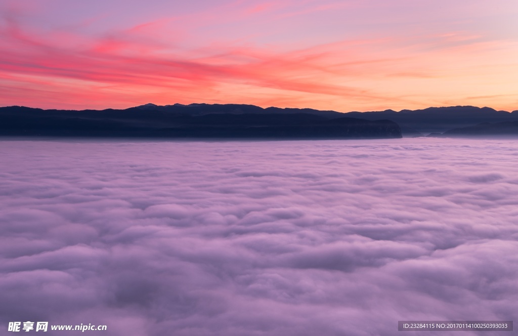 云海群山夕阳