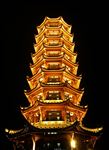 黑夜中的塔