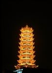 黑夜中的塔