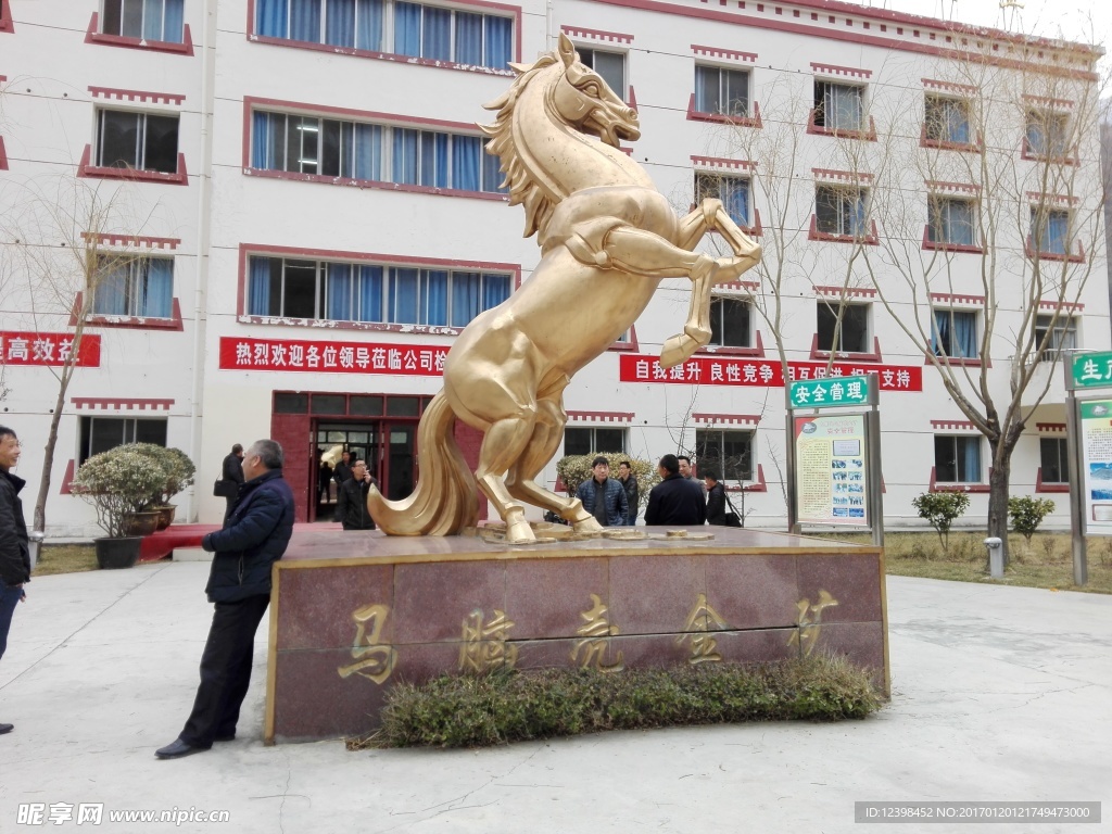 马雕塑