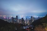 山坡上看城市夜景