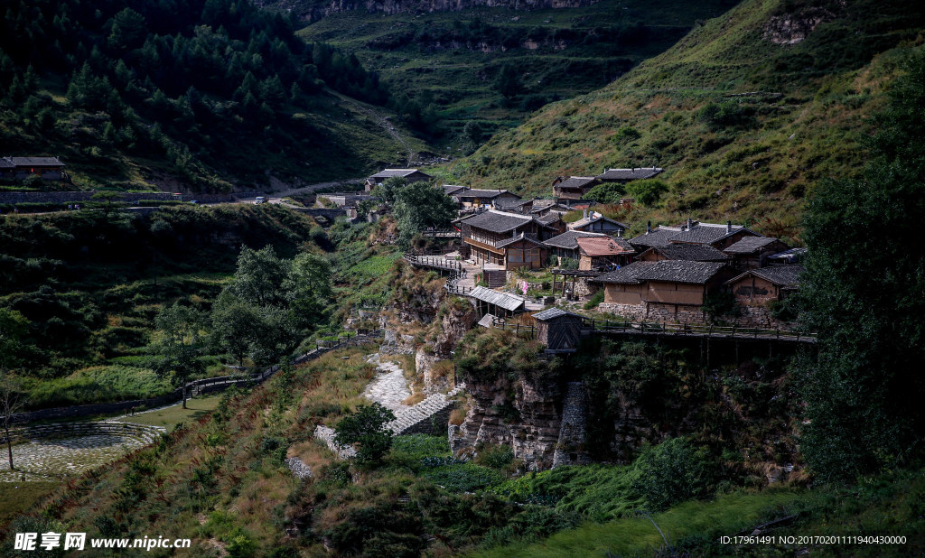 悬空村