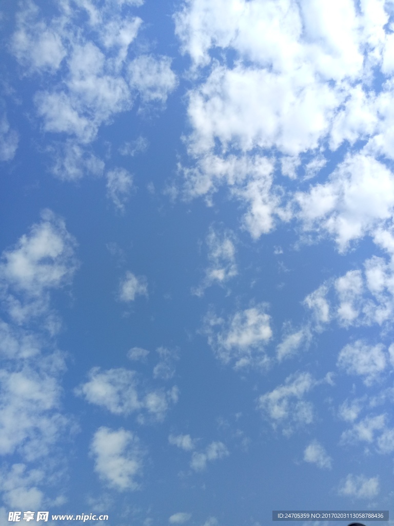 蔚蓝天空