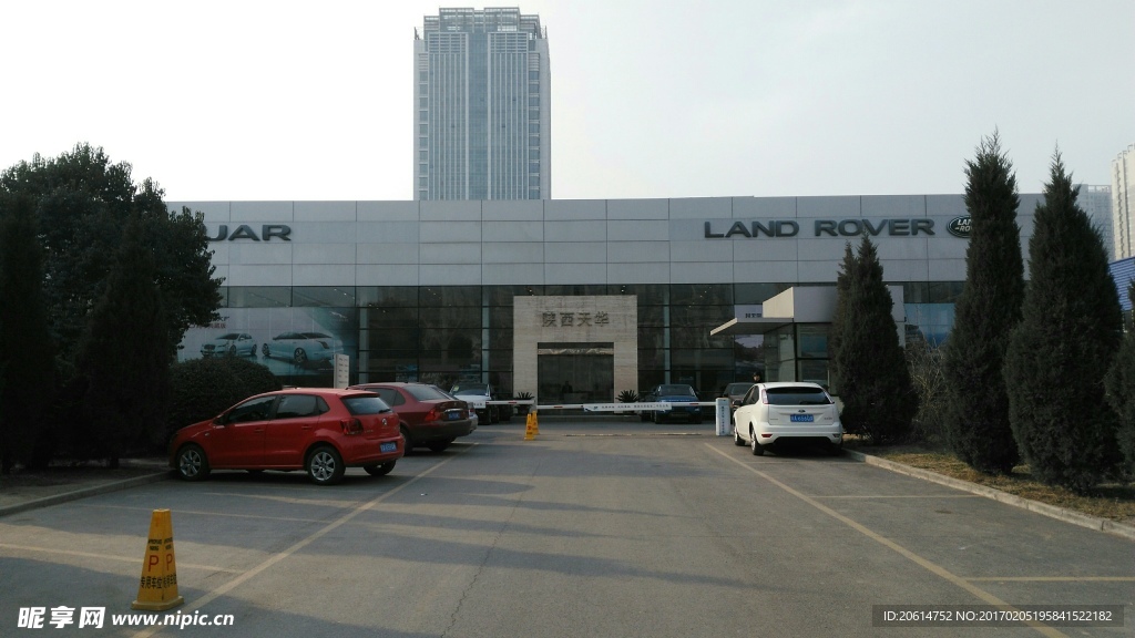 4S店展厅门口