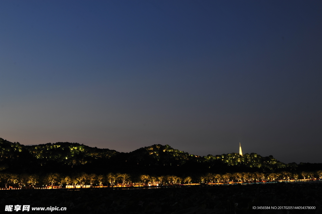 西湖保叔塔夜景