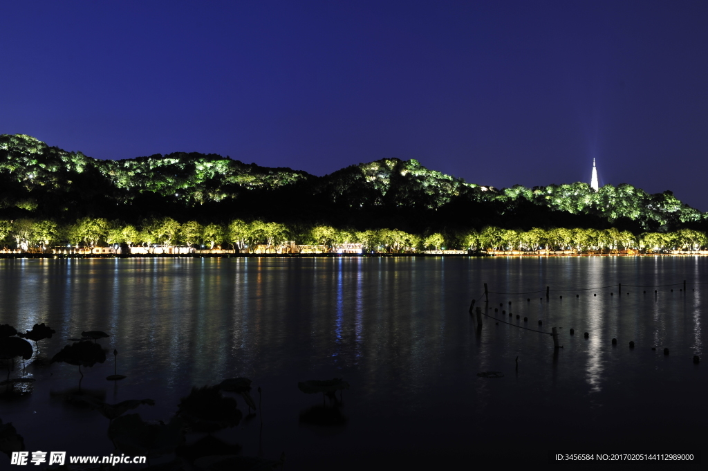 西湖保叔塔夜景