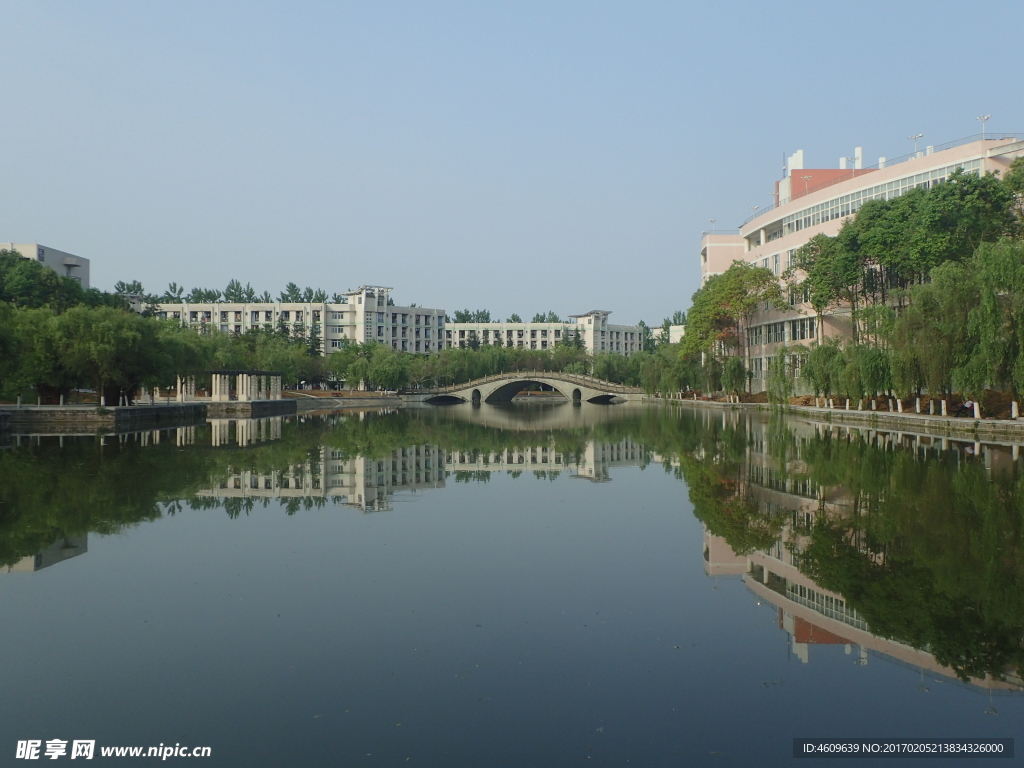 成都大学 嘤鸣湖