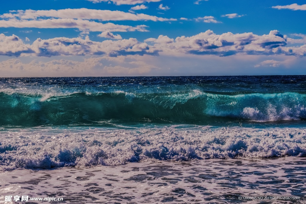 波涛汹涌的海浪