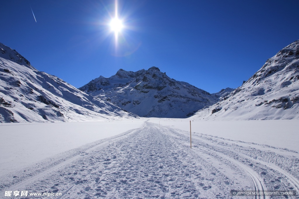 高原雪山