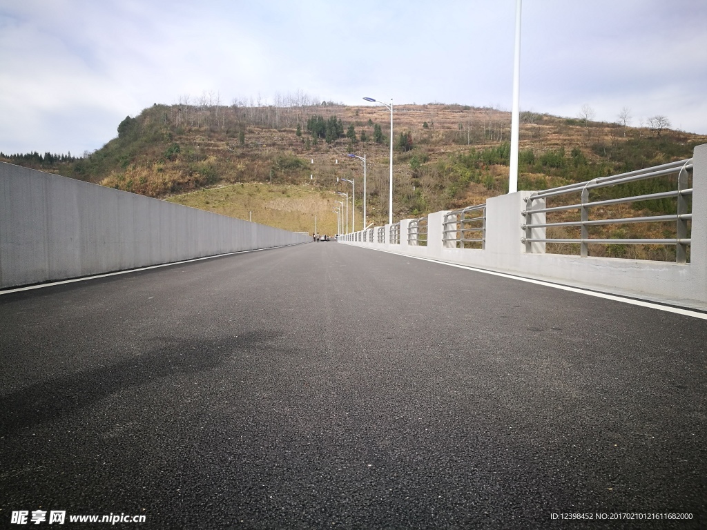 大坝坝顶公路