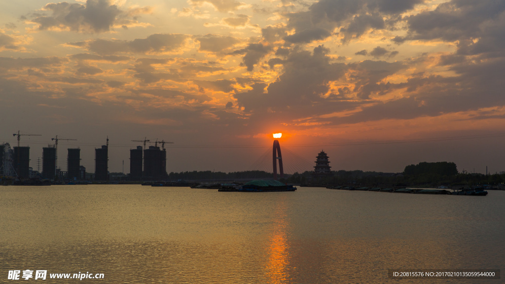 夕阳下的泗阳京杭大运河