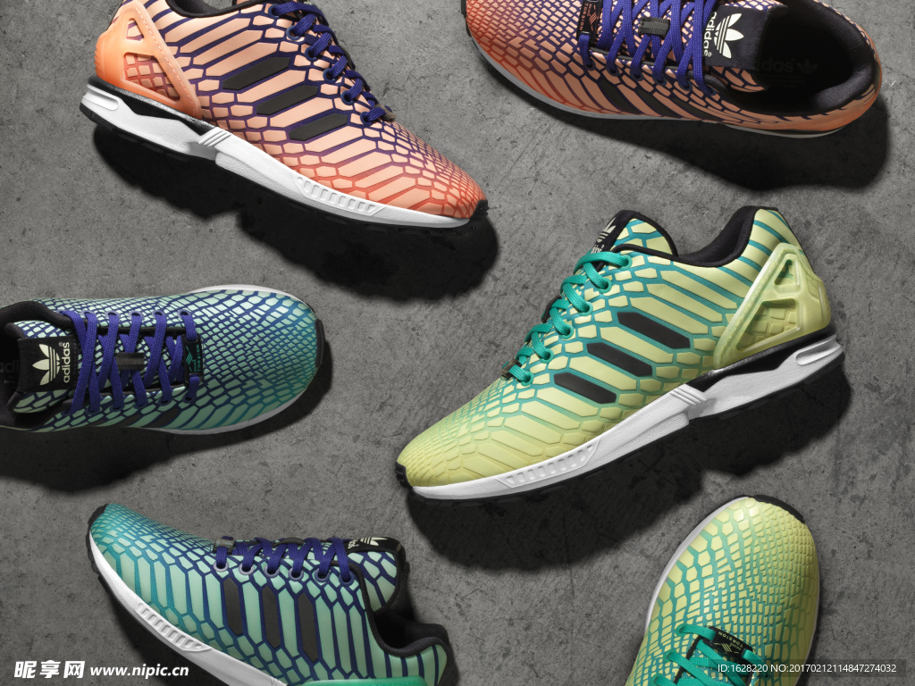 ADIDAS休闲运动鞋宣传广告