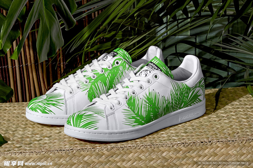 ADIDAS休闲运动鞋宣传广告