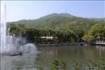 圭峰山玉湖喷水池美景