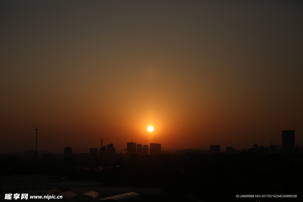 夕阳普照丽水城