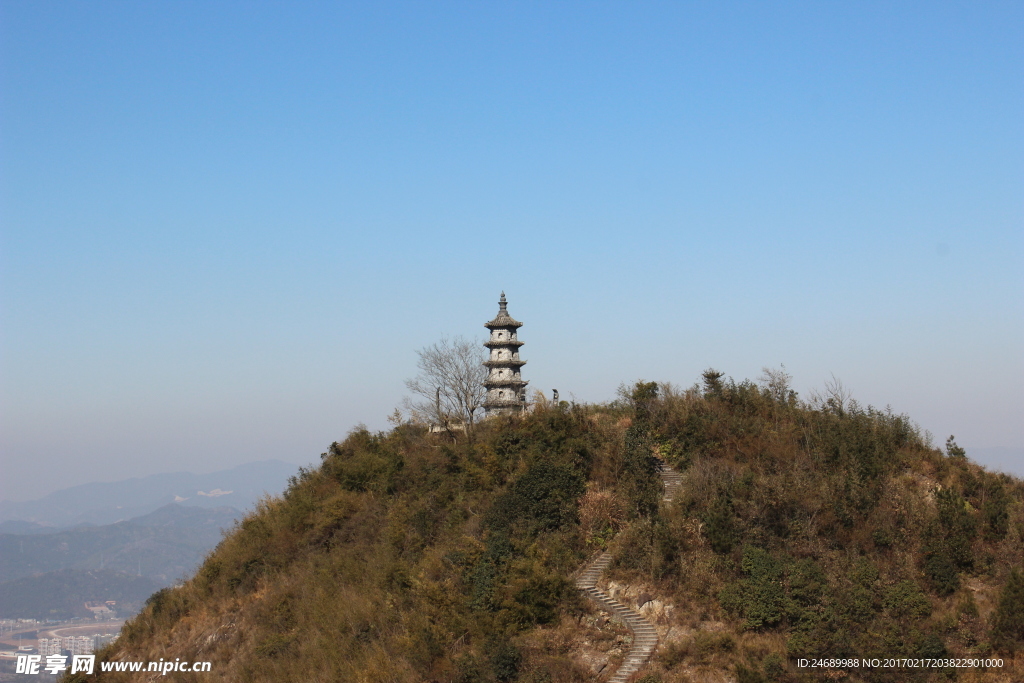 山顶的塔