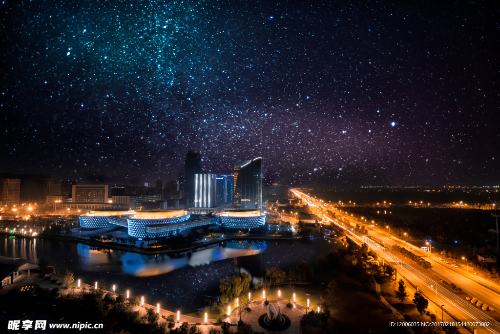 星空下的城市夜景