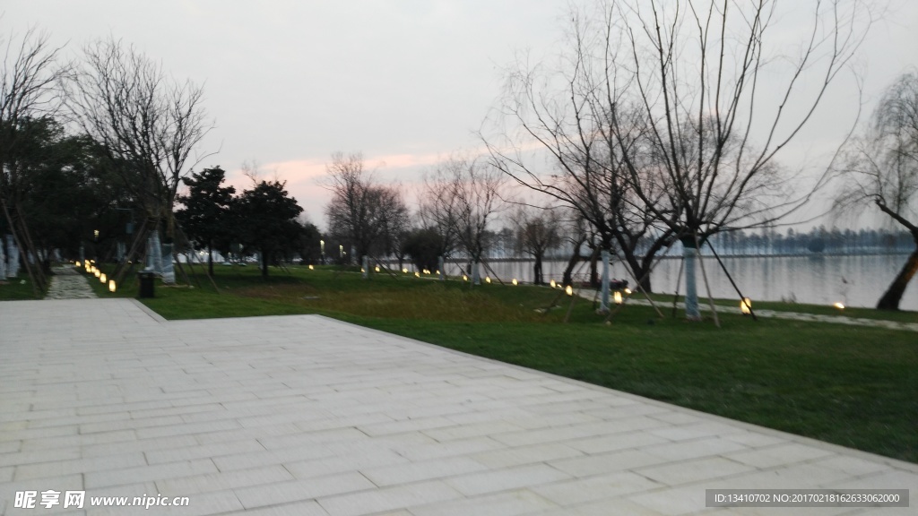 黄昏的东湖