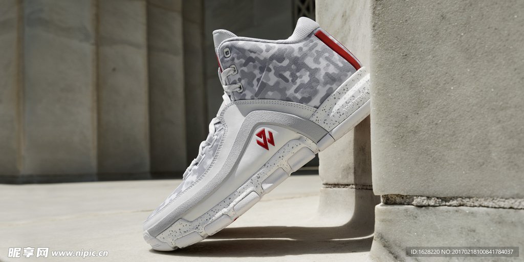 ADIDAS休闲运动鞋宣传广告