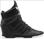 ADIDAS休闲运动鞋宣传广告
