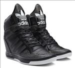 ADIDAS休闲运动鞋宣传广告