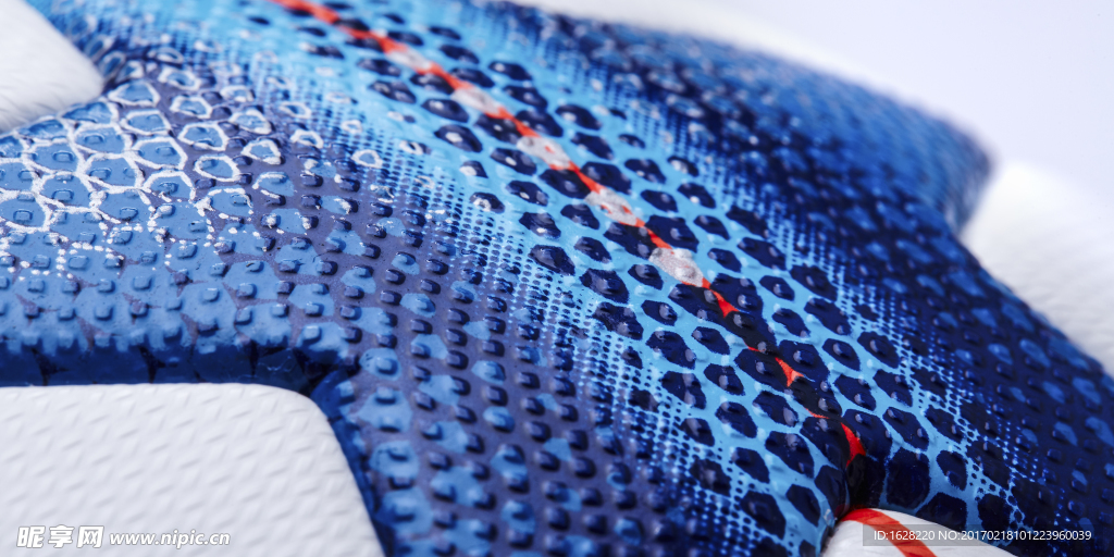 ADIDAS欧冠比赛用球广告