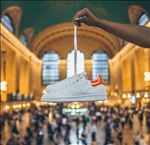 ADIDAS休闲运动鞋宣传广告