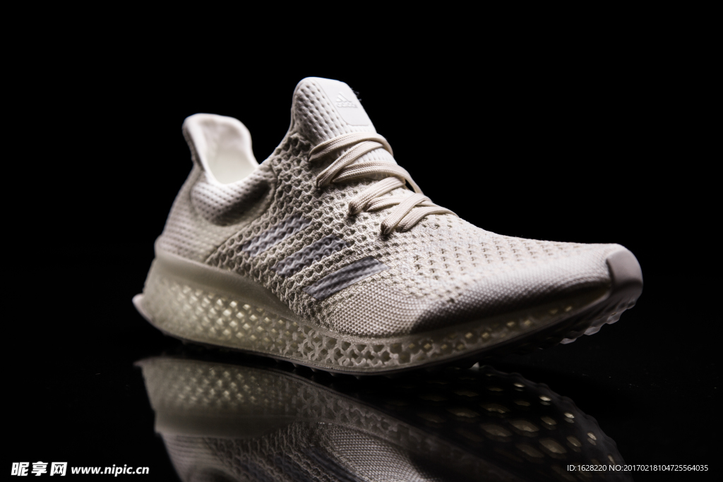 ADIDAS休闲运动鞋宣传广告