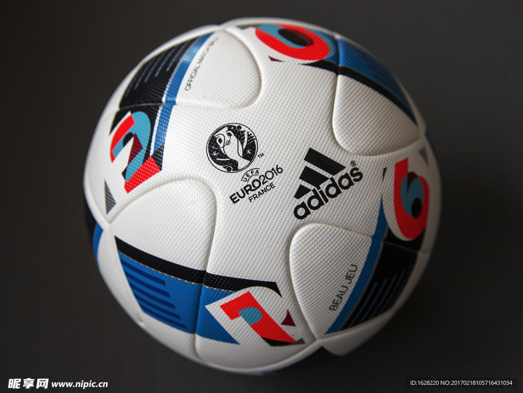ADIDAS欧洲杯比赛用球广告