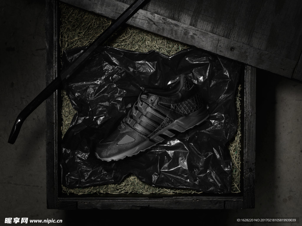ADIDAS休闲运动鞋宣传广告