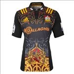 ADIDAS足球俱乐部队服广告