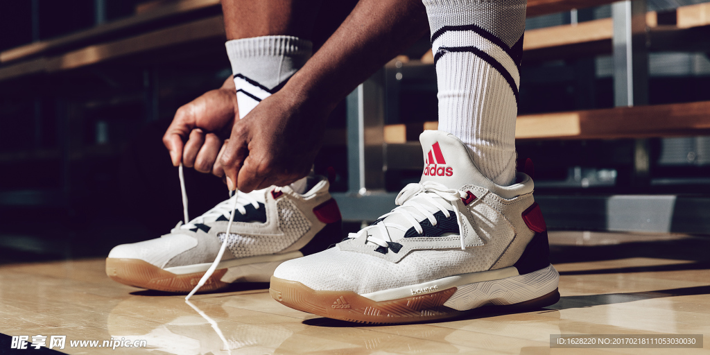 ADIDAS休闲运动鞋宣传广告