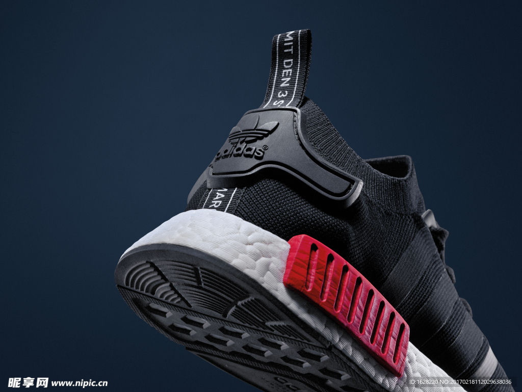 ADIDAS休闲运动鞋宣传广告