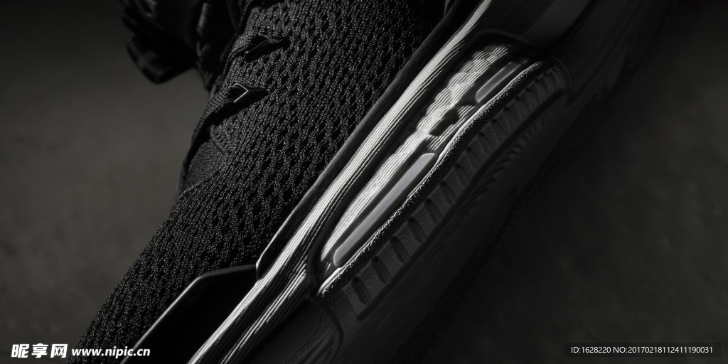 ADIDAS休闲运动鞋宣传广告
