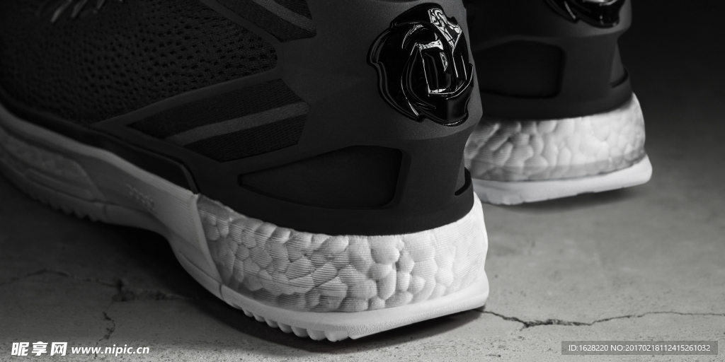 ADIDAS休闲运动鞋宣传广告