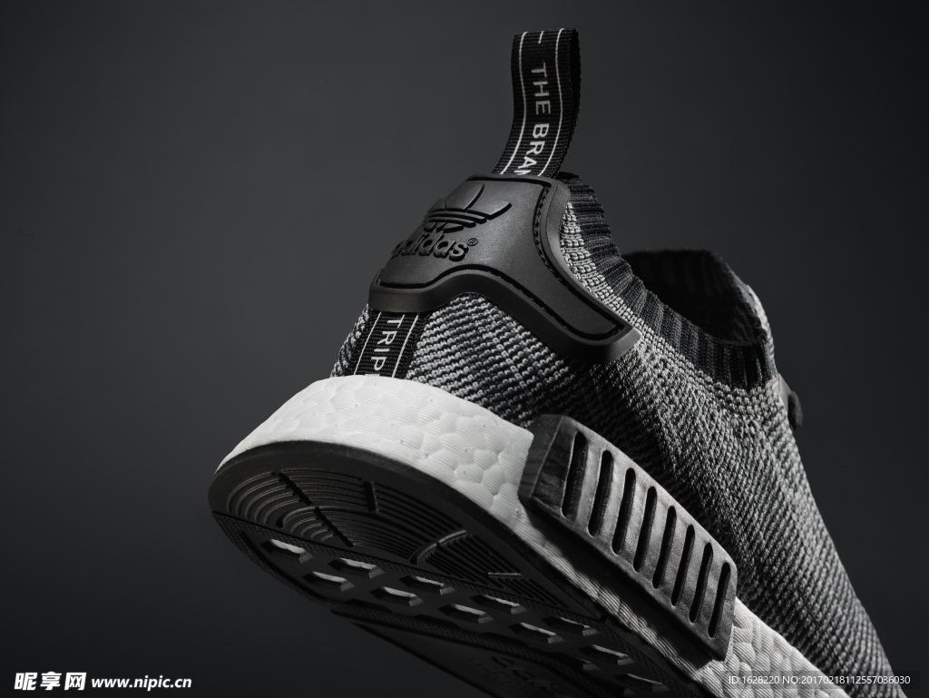 ADIDAS休闲运动鞋宣传广告