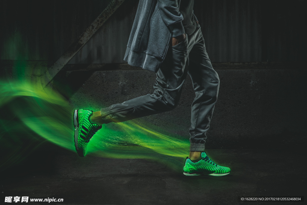 ADIDAS休闲运动鞋宣传广告