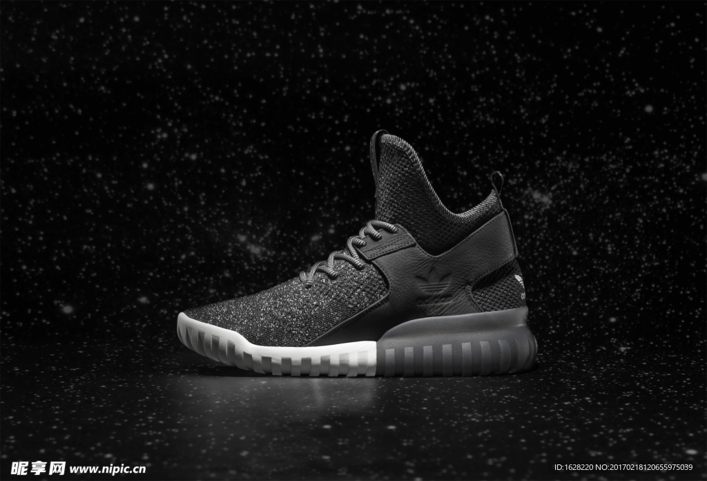 ADIDAS休闲运动鞋宣传广告