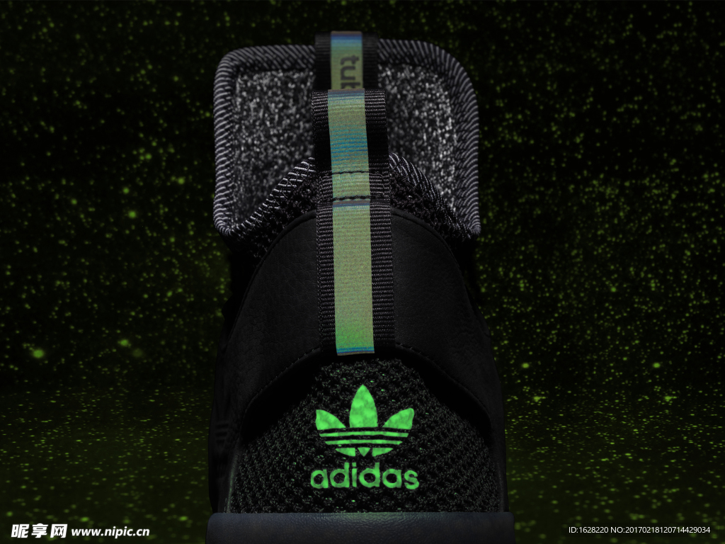 ADIDAS休闲运动鞋宣传广告